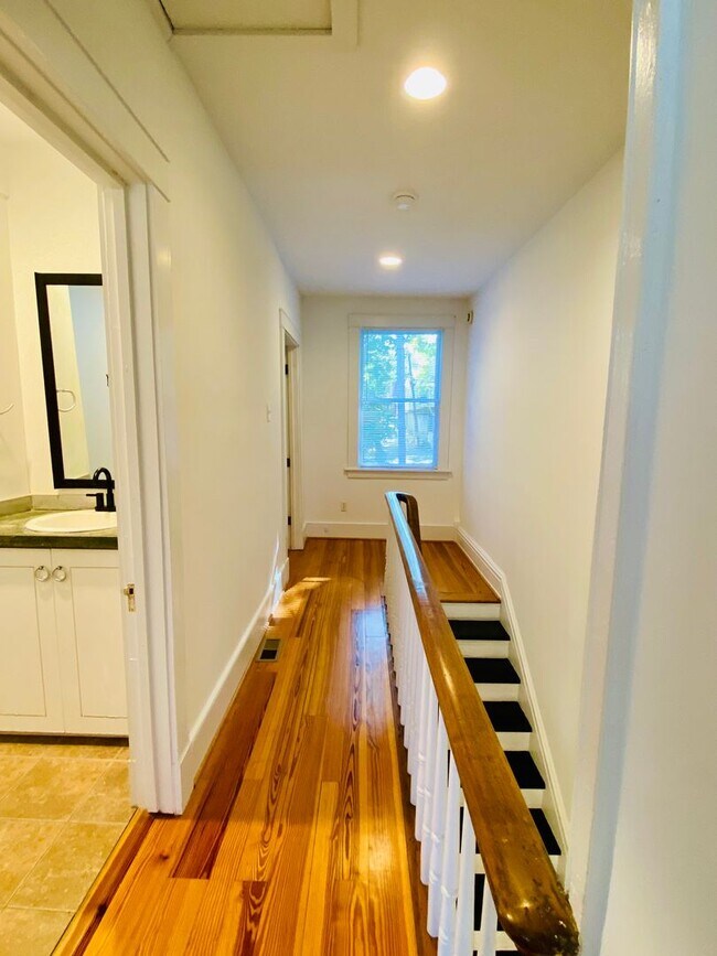 Building Photo - Beautifully Renovated 2bdrm/1.5bth Row House Located in Historic Church Hill!!