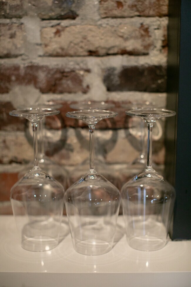 Building Photo - 1604 6th Ave N