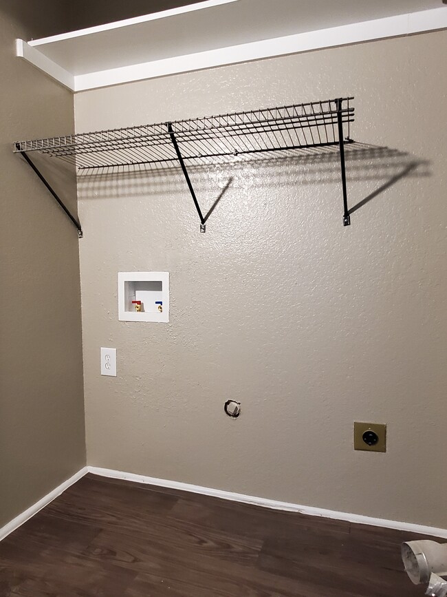 Full Size W/D Connections - 10027 Kilarney Dr