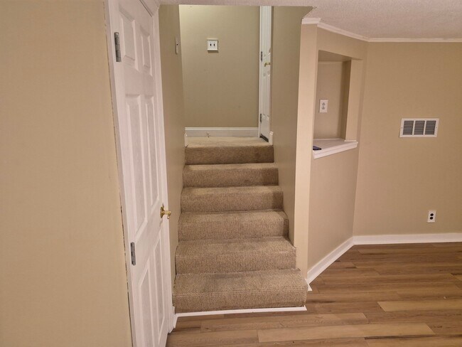 Building Photo - 803 S Medford Cir