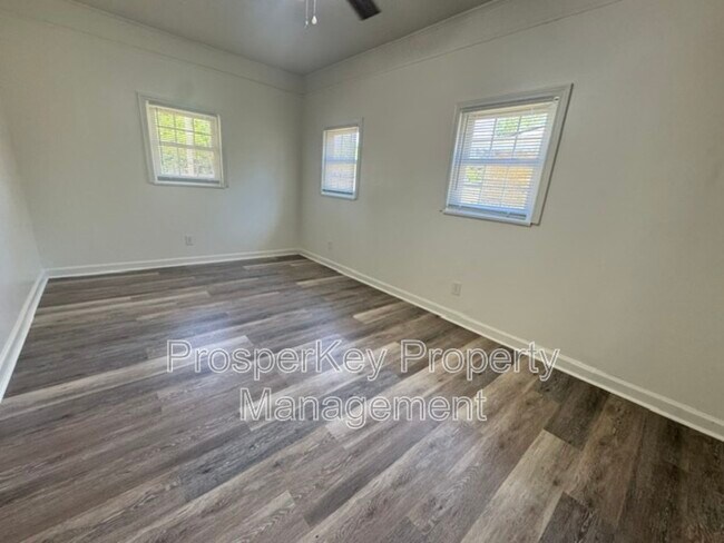 Building Photo - 5004 Kingston Dr