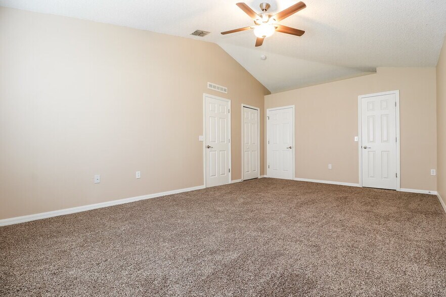 Building Photo - 14017 Tudor St