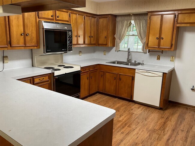 Building Photo - 3113 Wilson Rd