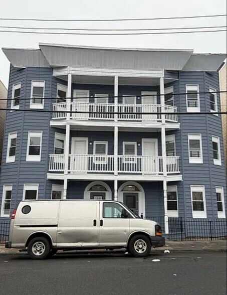 Building Photo - 25 Riverview Pl