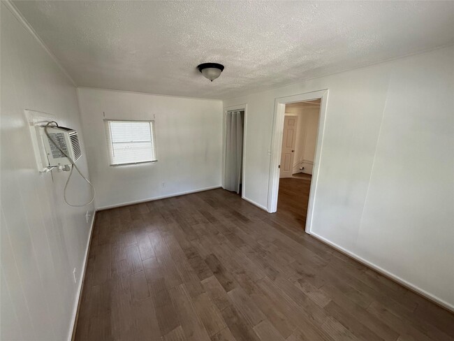 Building Photo - 119 Louis Davis Dr