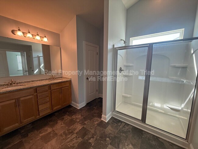 Building Photo - 2211 Talon Dr