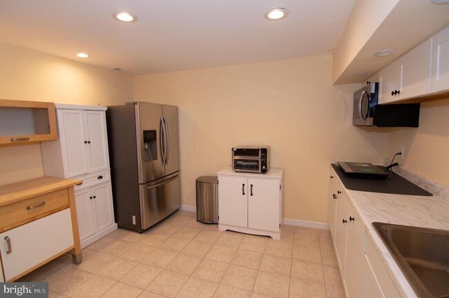 Building Photo - 404 Talahi Rd SE