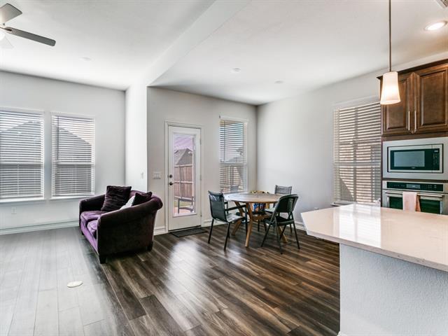 Building Photo - 3137 Lakespring Vis