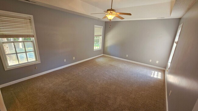 Building Photo - 3 BR 2 BA Aragona Village