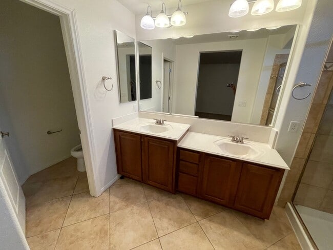 Building Photo - 9778 Twin Ponds Ct