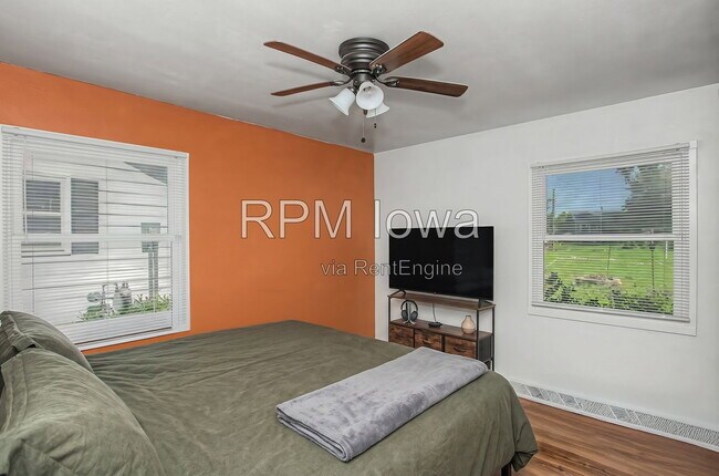 Building Photo - 2116 Ferndale Ave