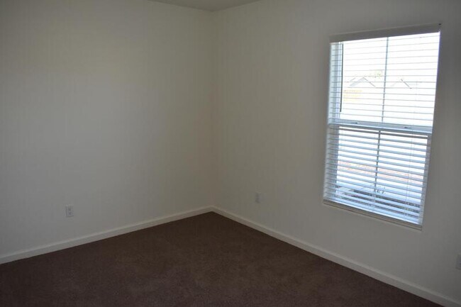 Building Photo - 4027 Bayonet Dr