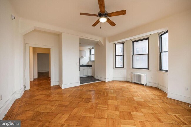 Building Photo - 250 S 13th St