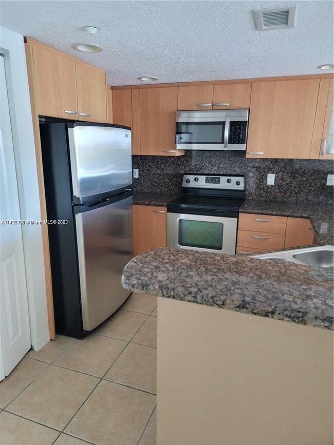 Building Photo - 201 Golden Isles Dr