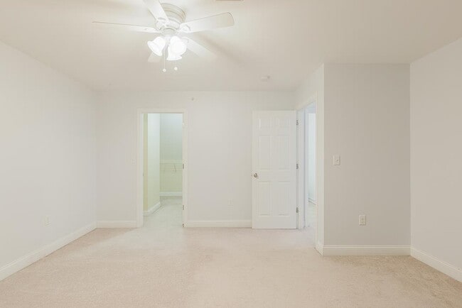 Building Photo - 213 Villager Rd