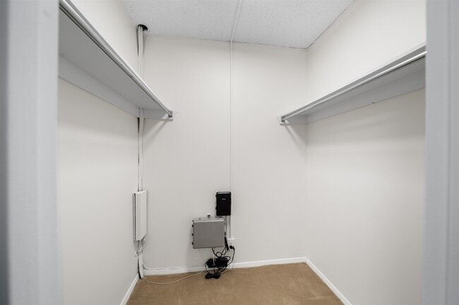 Building Photo - 300 Winston Dr