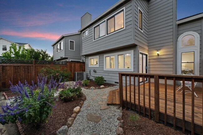 Building Photo - 1545 Camden Village Cir