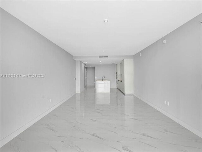 Building Photo - 700 NE 24th St