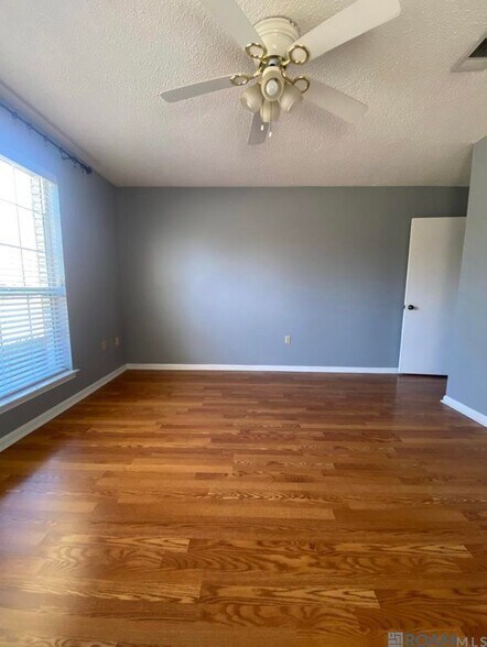 Building Photo - 1320 Briarrose Dr