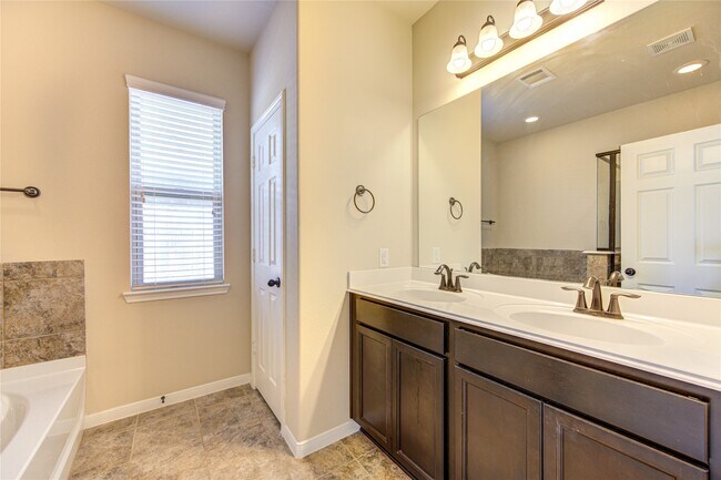 Building Photo - 23022 Silver Linden Ct