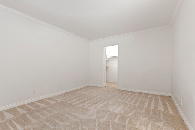 Building Photo - 1083 Shadowridge Dr