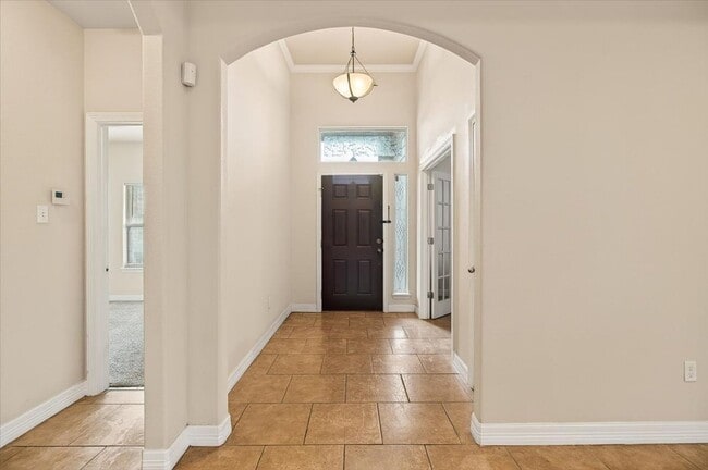 Building Photo - 6901 Anastasia Dr