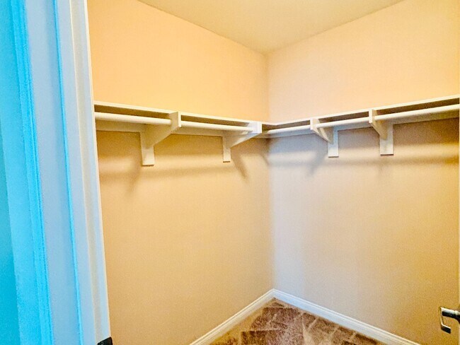 Building Photo - Beautiful Condo Adjacent to Petco Park - P...
