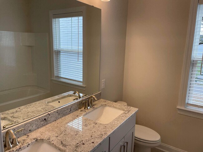 Building Photo - 489 Spring Hollow Dr