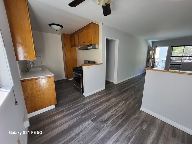 Building Photo - 540 N Florence St