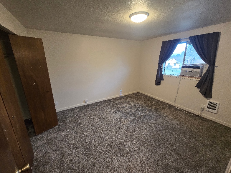 Building Photo - 1907 E St Maries Ave