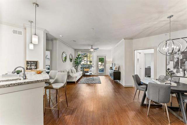 Building Photo - 10800 Lakeline Blvd