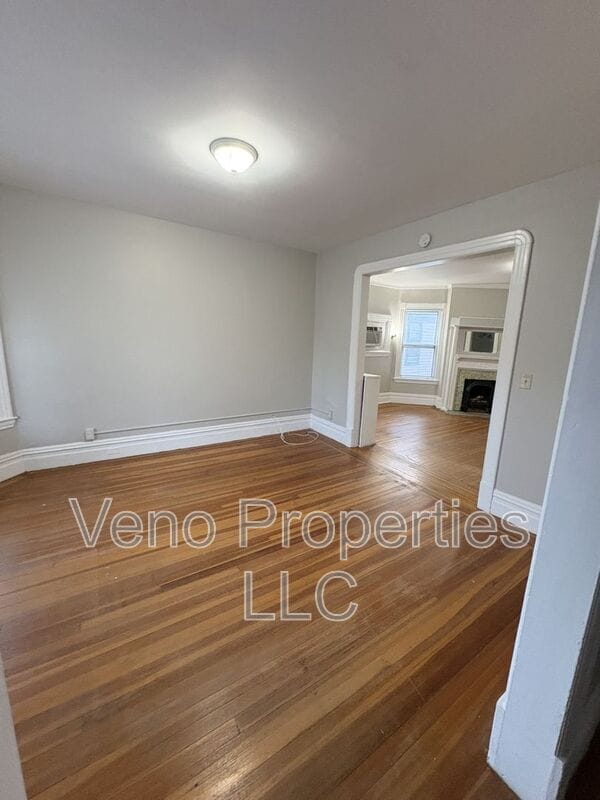 Building Photo - 1075 Park Ave