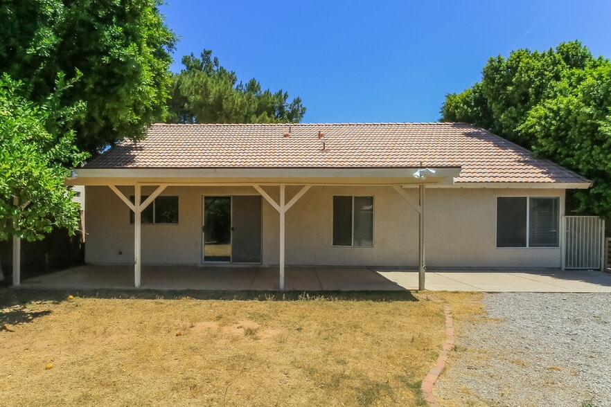 Building Photo - 1130 N Meadows Dr