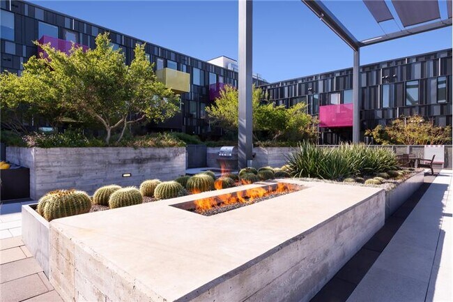 Building Photo - 1102 S Lamar Blvd