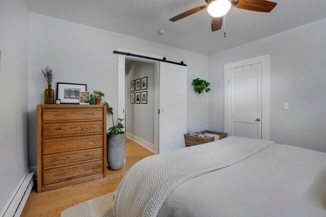 Building Photo - 1136 N Washington St