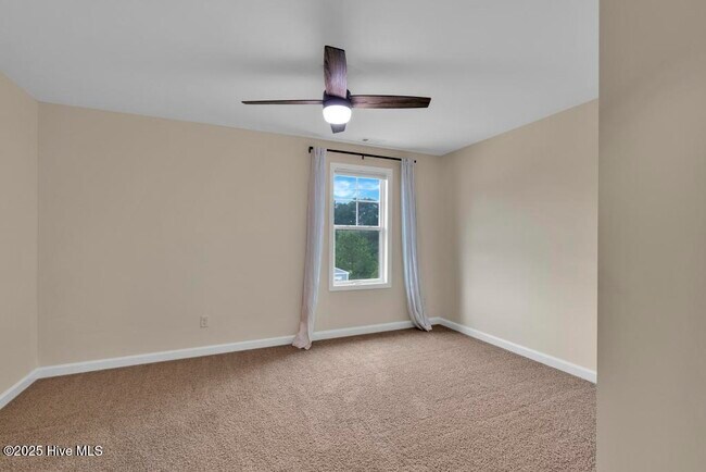 Building Photo - 303 S River Ct