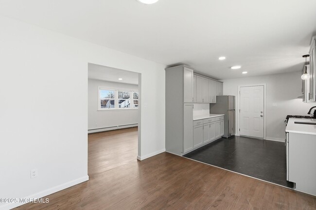 Building Photo - 501 Adolphus St