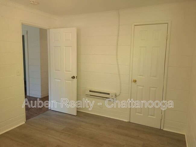 Building Photo - 715 Lupton Dr