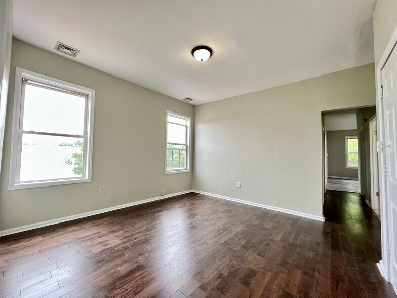 Building Photo - 908 Bergen St
