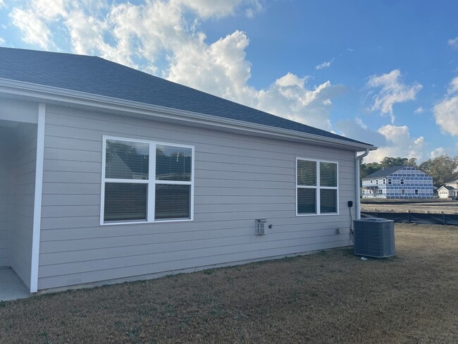 Building Photo - 4 Bed, 2 Bath New Build