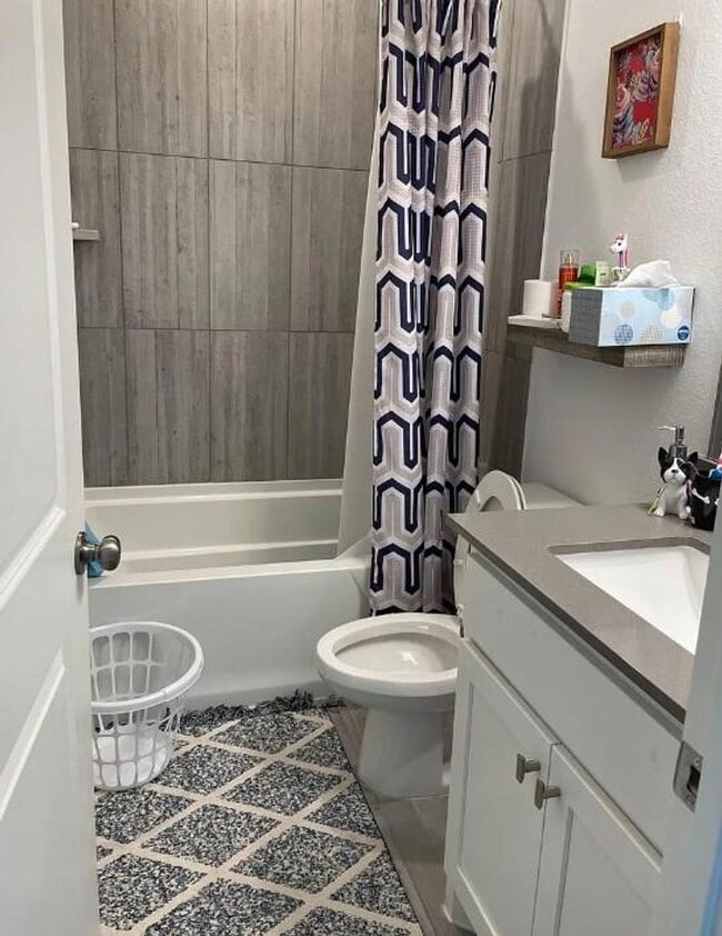 Building Photo - FULLY UPGRADED LUXURY TOWNHOME located in ...