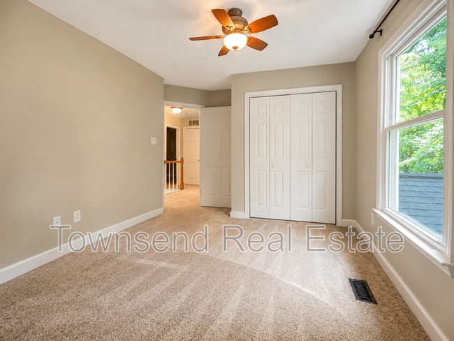 Building Photo - 2937 Delaware Dr