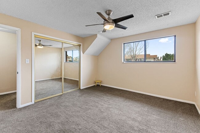 Building Photo - Spacious 2 Bedroom, 1.5 Bath Townhome in Greeley!