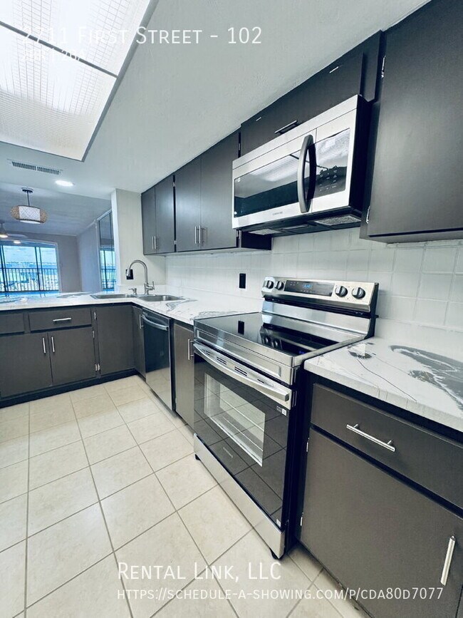 Building Photo - 2711 First St