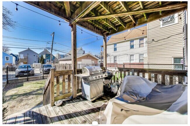 Building Photo - 1630 N Talman Ave