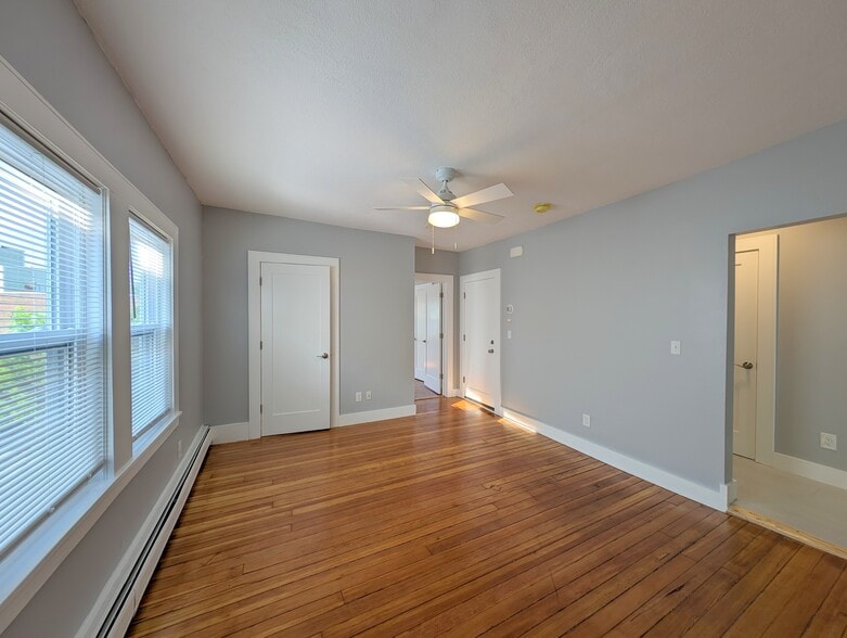 Building Photo - 356 Somerville Ave