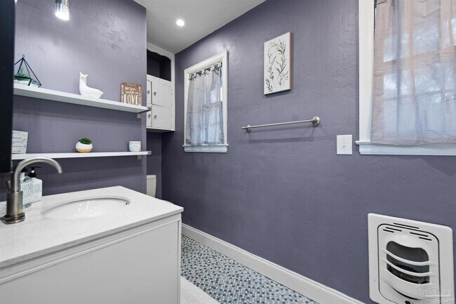 Building Photo - 1111 S Old Corry Field Rd