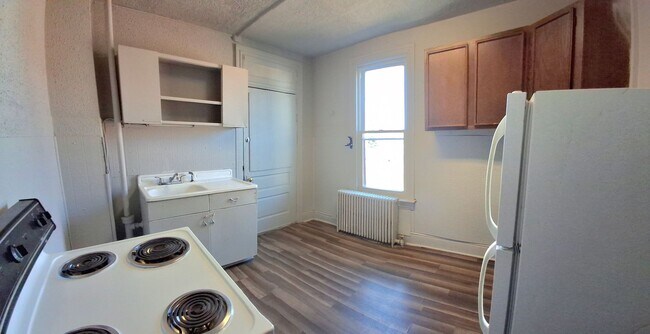 Building Photo - 959 E Philadelphia St