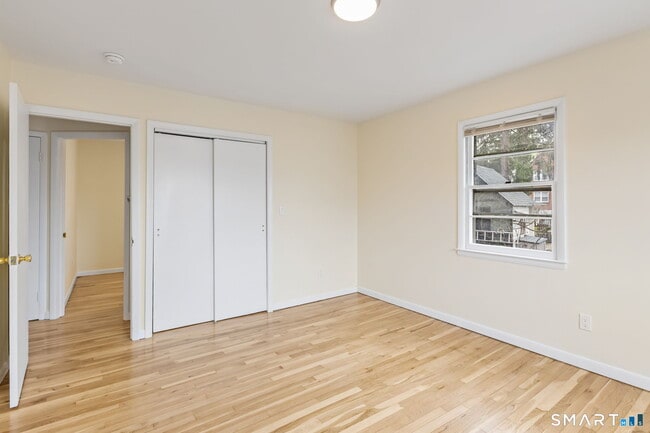 Building Photo - 17 Artic St