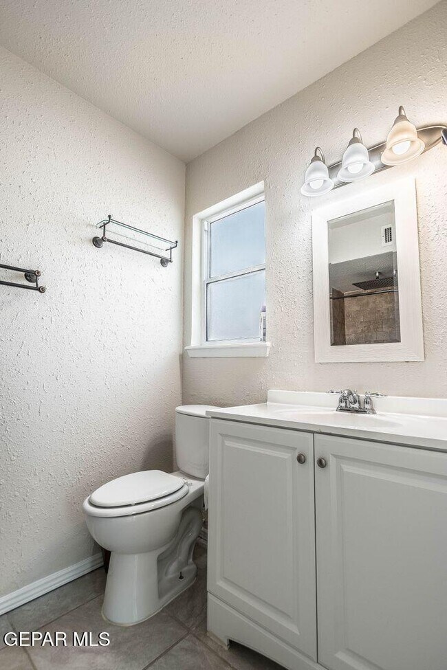 Building Photo - 3048 Yarwood Dr